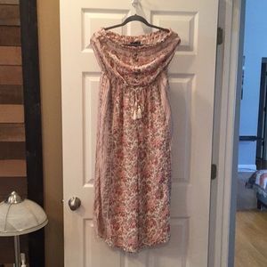 Strapless jumpsuit. Mid length legs